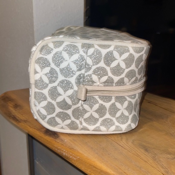 Audrey & Lewis Sparkly Silver & White Travel Bag - Picture 9 of 13